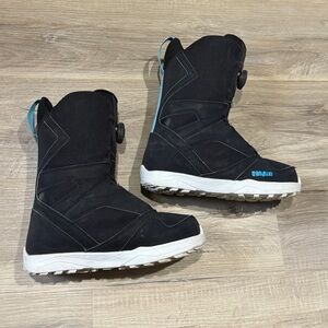 ThirtyTwo black lightweight boa snowboarding boots youth size 6